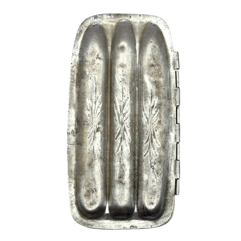 Vintage Floral Engraved Ribbed Metal Cigar Case Silver Tone Hinged 3-Channel